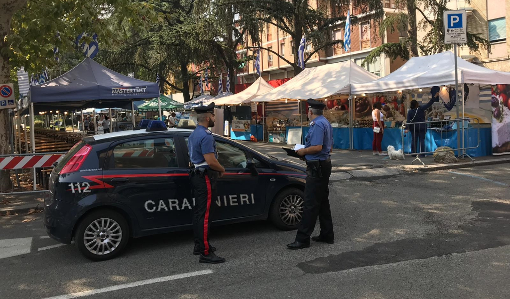 Ruba dalle auto in sosta durante la “Festa Greca”: preso e arrestato