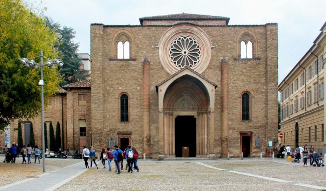 Ricoverato in ospedale, scappa e ruba zaino a scout durante la Messa