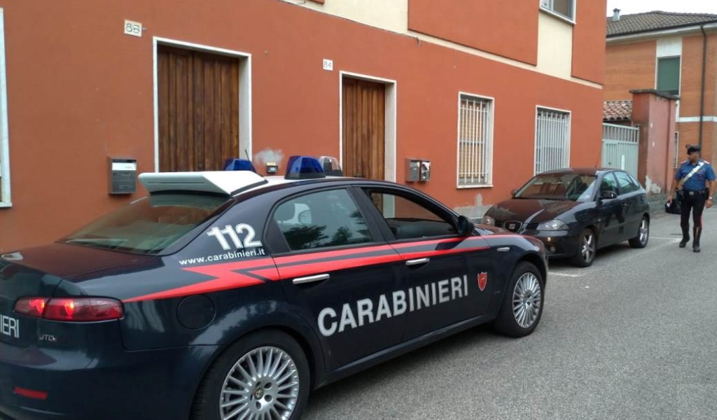 Lui la lascia, lei gli danneggia l’auto e le finestre di casa: arrestata