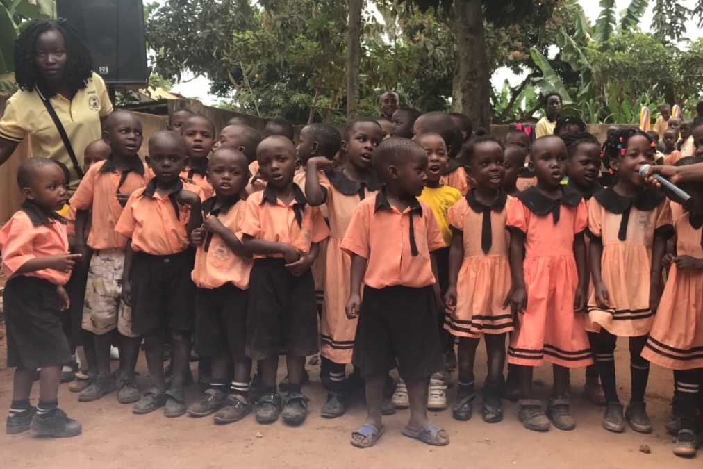 Da Vigevano in Africa per aiutare i bambini dell’Uganda: la storia di Alessandro