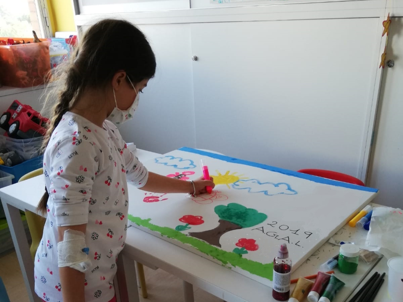 AGAL accende d’oro i palazzi simbolo della città per i bambini malati di tumore