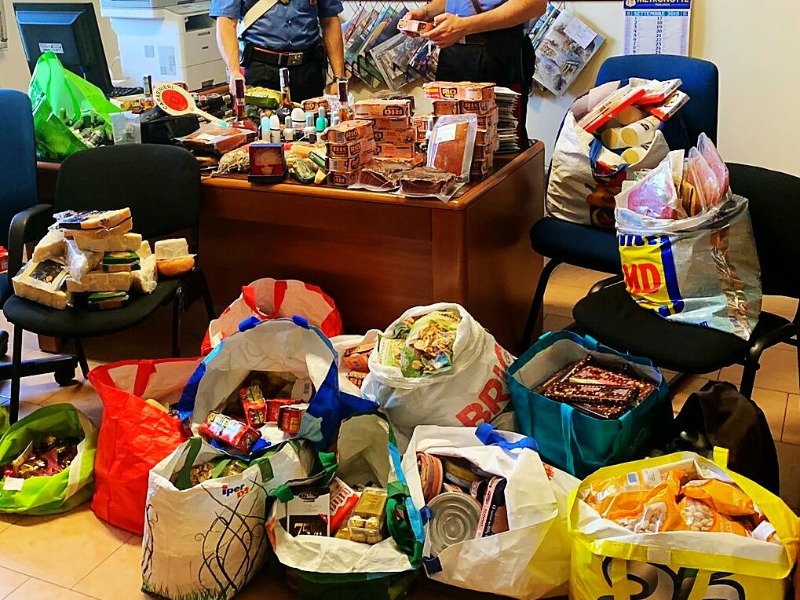 Merce di dubbia provenienza: sequestrati 10mila euro di alimentari e cosmetici