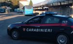 Aggredisce i carabinieri per sfuggire al controllo: arrestato pusher