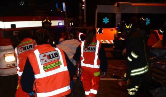 Tragico incidente nella notte a Pavia: un morto e un ferito, entrambi 26enni