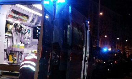 Auto fuori strada a Ponte Nizza, 30enne in ospedale SIRENE DI NOTTE