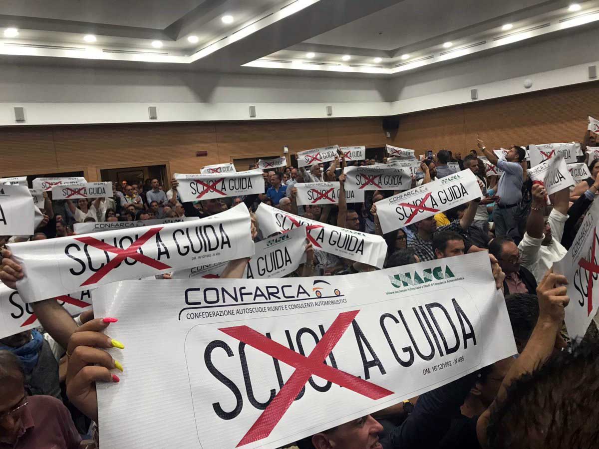 Scuole guida, approvato l’ordine del giorno Lega: “Non si perda tempo”