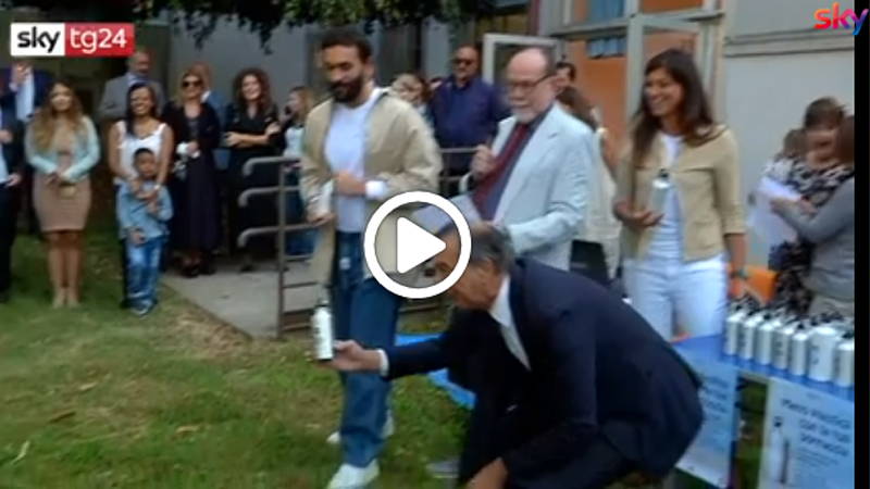 Milano, la scuola ricomincia plastic free con Mengoni e il sindaco Sala VIDEO