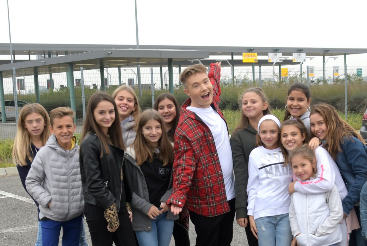 Alfa gira il suo videoclip nella location voluta da Rovazzi-Morandi, Amoroso e J-Ax FOTO