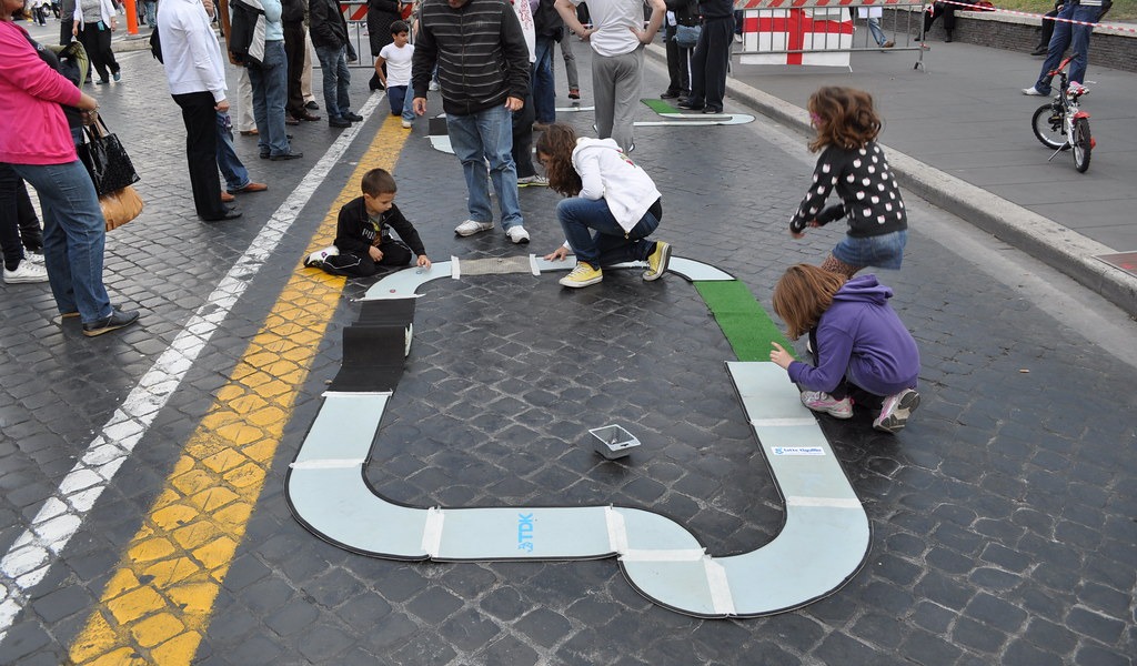 A Pavia il festival di strada per i bambini viene bloccato dal sindaco leghista