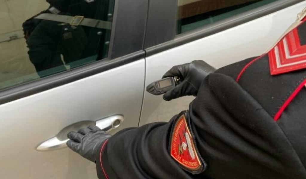 Tentano di aprire le auto con apparecchiature elettroniche: arrestati