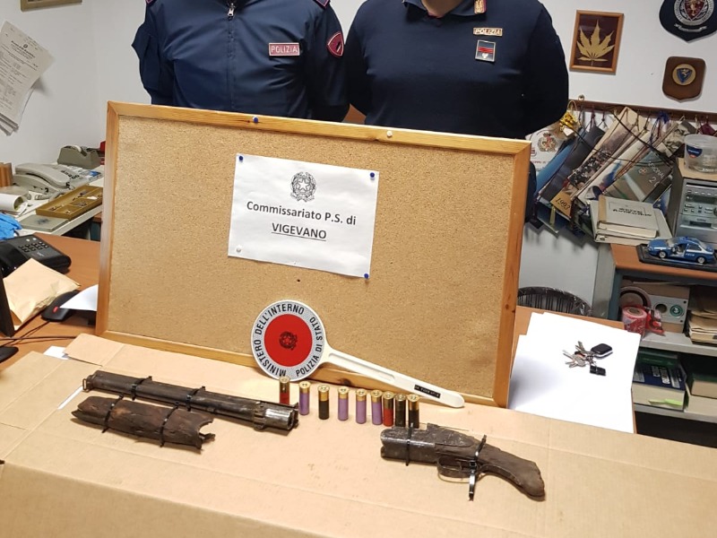 Trovati con un fucile a canne mozze: arrestati padre e figlio