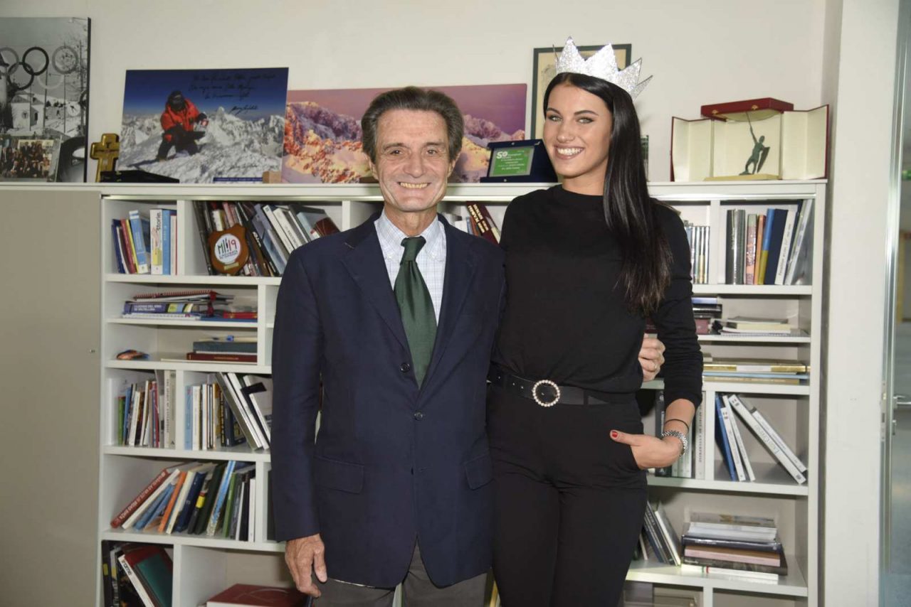 Presidente Fontana incontra Carolina Stramare, Miss Italia 2019 VIDEO SUPER!