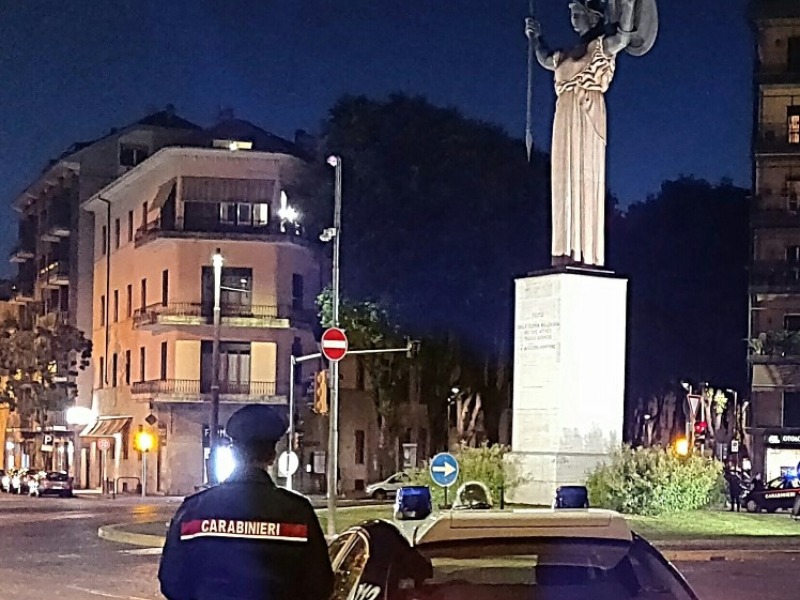 Rumori molesti nella notte e danneggiamento: denunciato 20enne