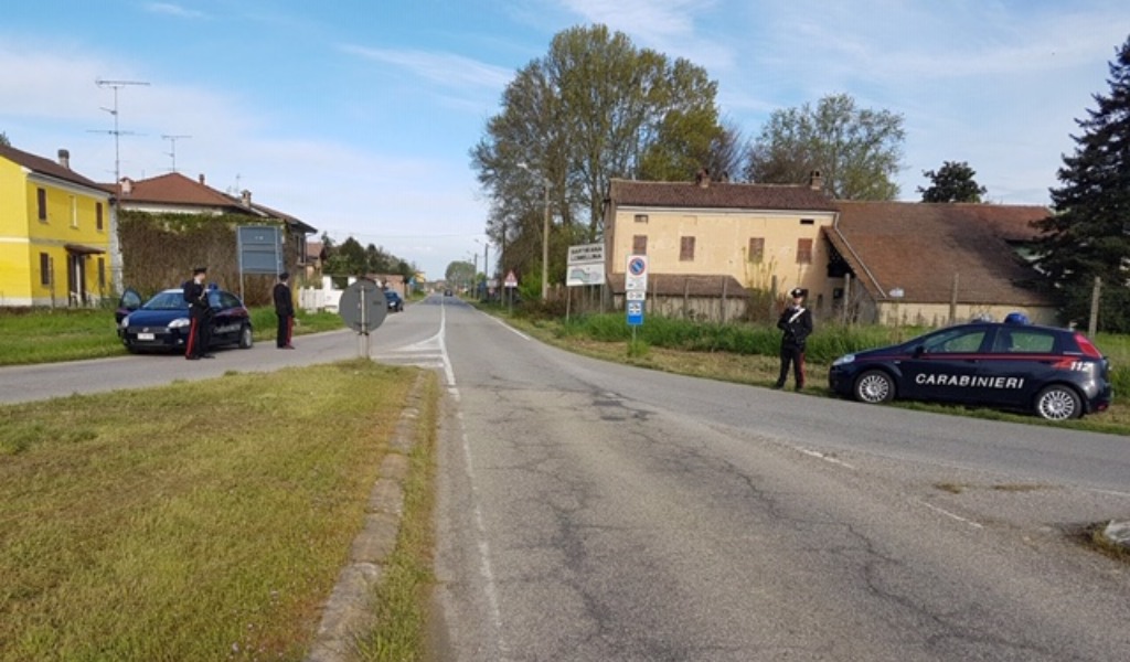 Ai domiciliari per numerosi episodi di maltrattamenti in famiglia, evade per andare al bar