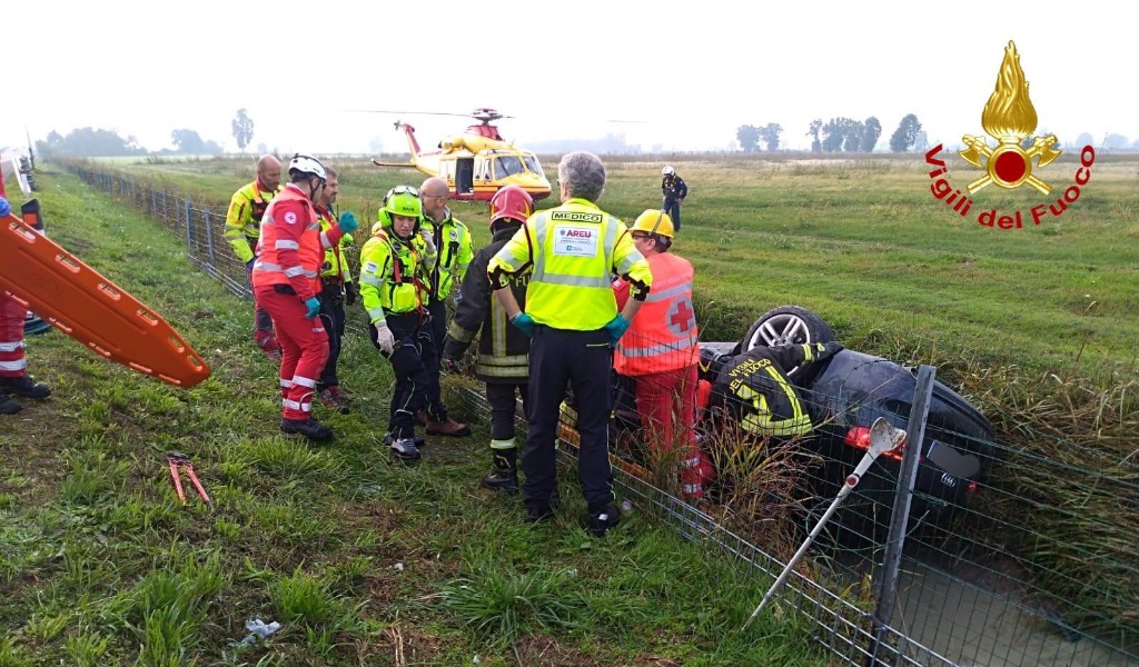 Grave schianto sull’A1, 72enne si ribalta fuori strada e finisce nel fossato