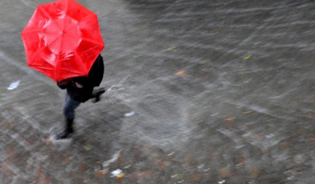 Domenica di pioggia e dalla notte in arrivo forti rovesci PREVISIONI METEO