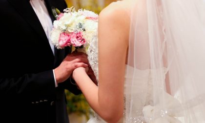 Matrimonio interrotto: sposo e sposa arrestati durante il sì