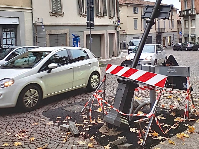 Vigevano: autoarticolato urta palo del Sistema “Smart City” e lo danneggia