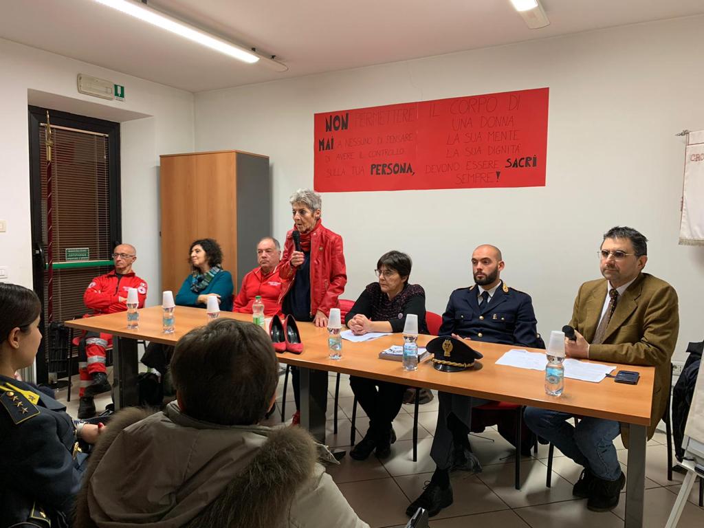 Violenza sulle donne: un successo la conferenza della Croce Rossa
