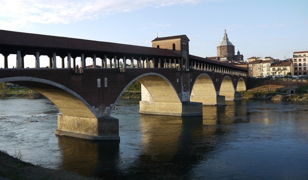 Ordinanza del sindaco Fracassi: prorogato il divieto di sosta sul Ponte Coperto a Pavia