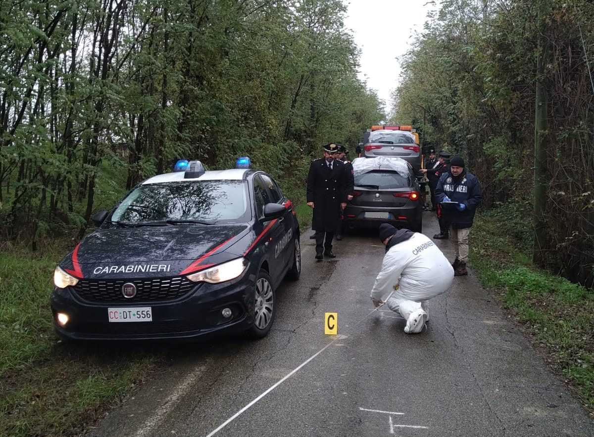 Raffiche di kalashnikov contro i carabinieri, i banditi stavano aspettando un portavalori?