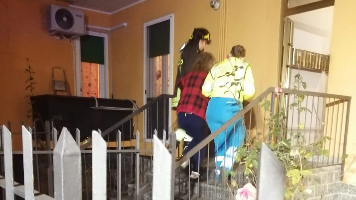Esplosione in un appartamento, crolla un muro VIDEO