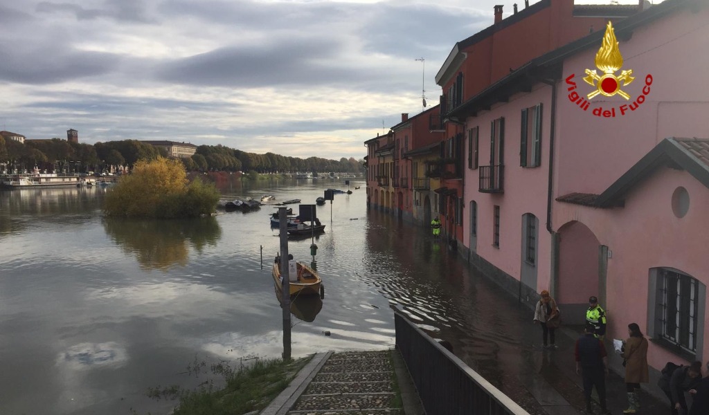 Cede tratto di sponda del Ticino: chiusa la vecchia Francigena