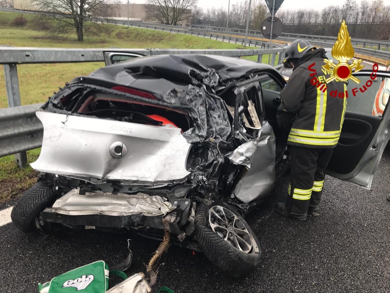 Smart contro Tir in A7: ferito in codice rosso, autostrada bloccata