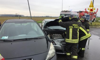 Scontro tra due auto a Mede: strada bloccata per un'ora