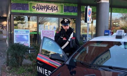 Scoperto a rubare fugge mostrando una pistola ma i Carabinieri lo rintracciano