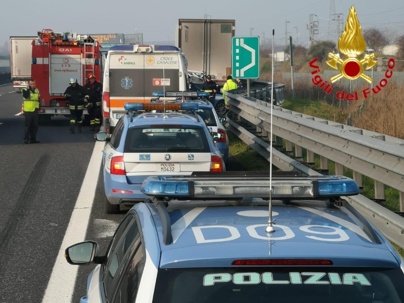 Schianto sulla A1 con mezzo pesante: due morti