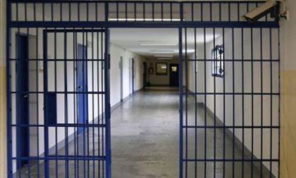 Detenuto tenta di aggredire il direttore del carcere di Pavia: bloccato dagli agenti