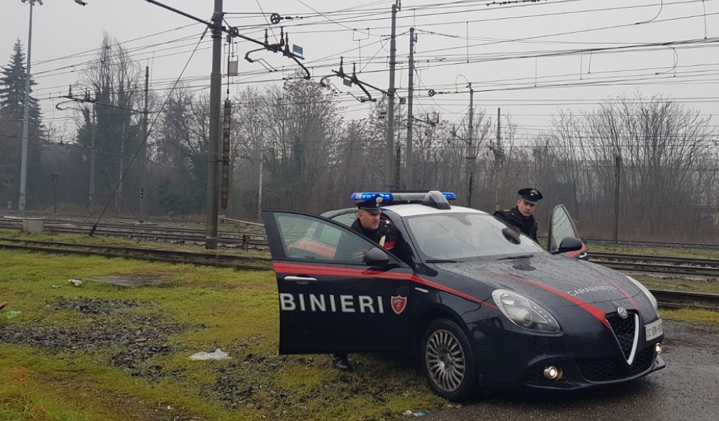 Violenza sessuale di gruppo e rapina: arrestati due gambiani