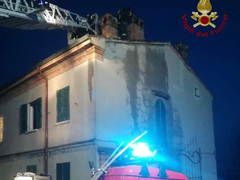 Incendio canna fumaria a Mezzanino: arrivano i Vigili del Fuoco