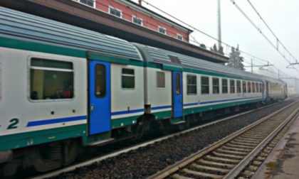 Milano-Mortara, prima il fumo in carrozza poi la linea tranciata: circolazione bloccata tra Vigevano e Abbiategrasso