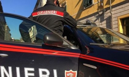 Lite al bar con ex moglie e suocero, poi prende a testate i carabinieri: arrestato