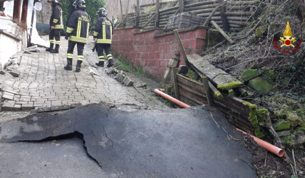 Frana a Borgo Priolo: quattro abitazioni inagibili FOTO