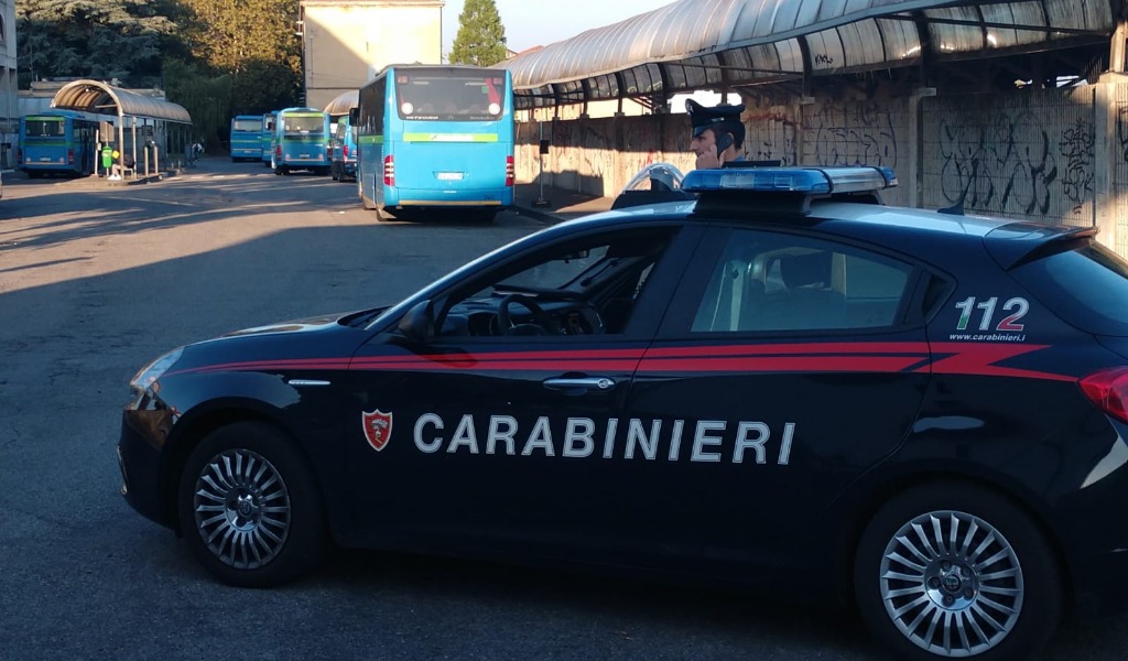 Evade più volte dagli arresti domiciliari a casa dei genitori e finisce in carcere