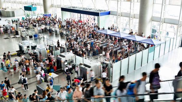 Choc a Malpensa: cubana fermata con un cranio e ossa in valigia