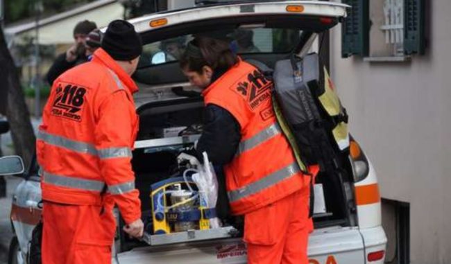 Cade da una scala in un cantiere edile di Villanova d’Ardenghi: ferito operaio 51enne