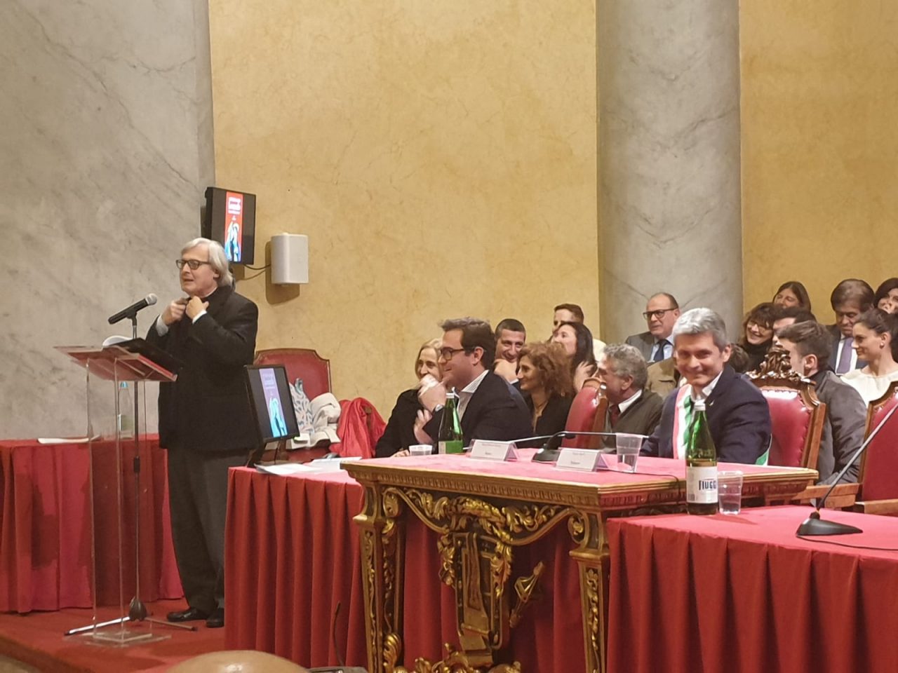 Aula Magna gremita per la lectio magistralis di Vittorio Sgarbi FOTO