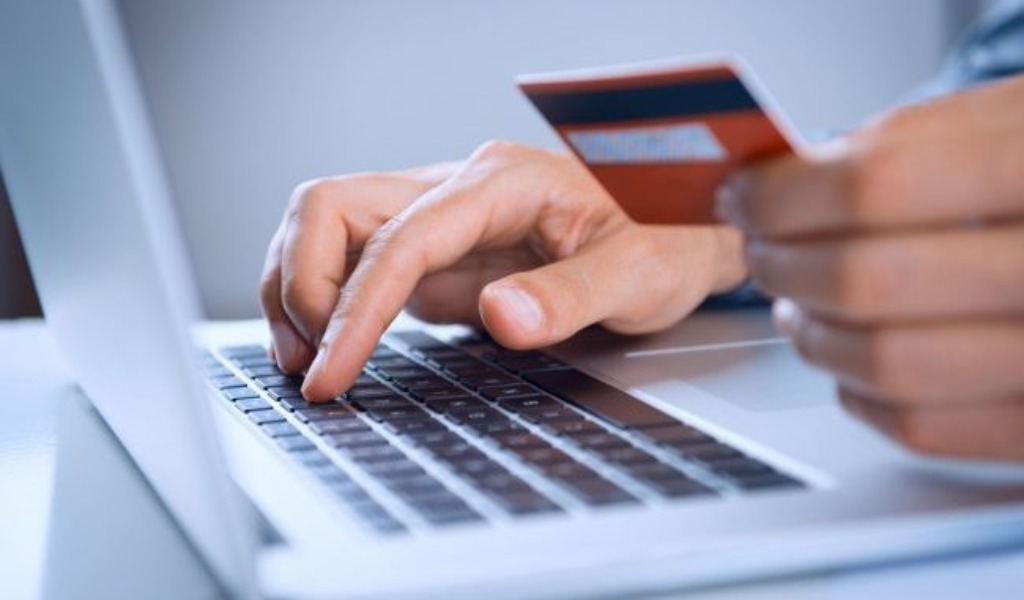 Truffe online: occhio agli allegati, anche gli hacker “puntano” sul coronavirus