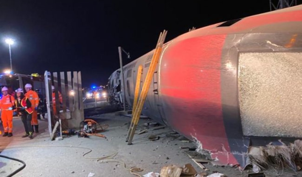 Treno Frecciarossa deragliato nel Lodigiano: morti due macchinisti, 25 feriti VIDEO – FOTO