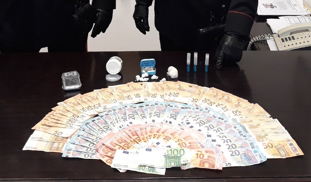 Smantellata rete di spacciatori nel centro di Pavia, due arresti