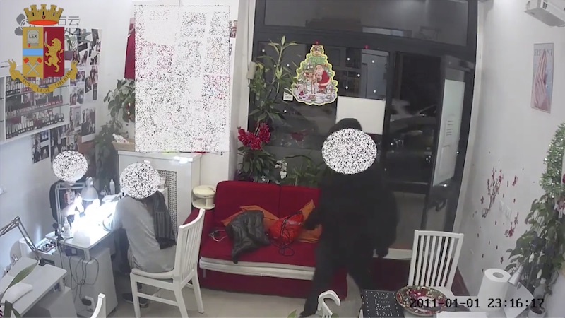 Rapinatore seriale di centri estetici: arrestato dalla polizia VIDEO