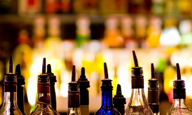 Coronavirus in Lombardia, i bar e i pub possono tenere aperto dopo le 18… ma a una condizione