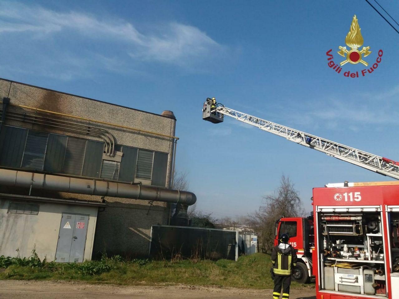 S’incendia un silos con materiale plastico a Chignolo Po