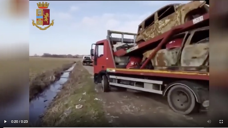 Smontavano auto rubate in una notte per rivendere i pezzi VIDEO