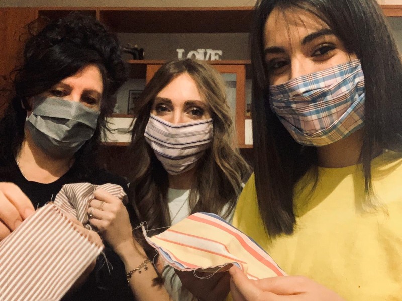 Da stilista a realizzatrice di mascherine: la storia di Yvonne ai tempi del Coronavirus