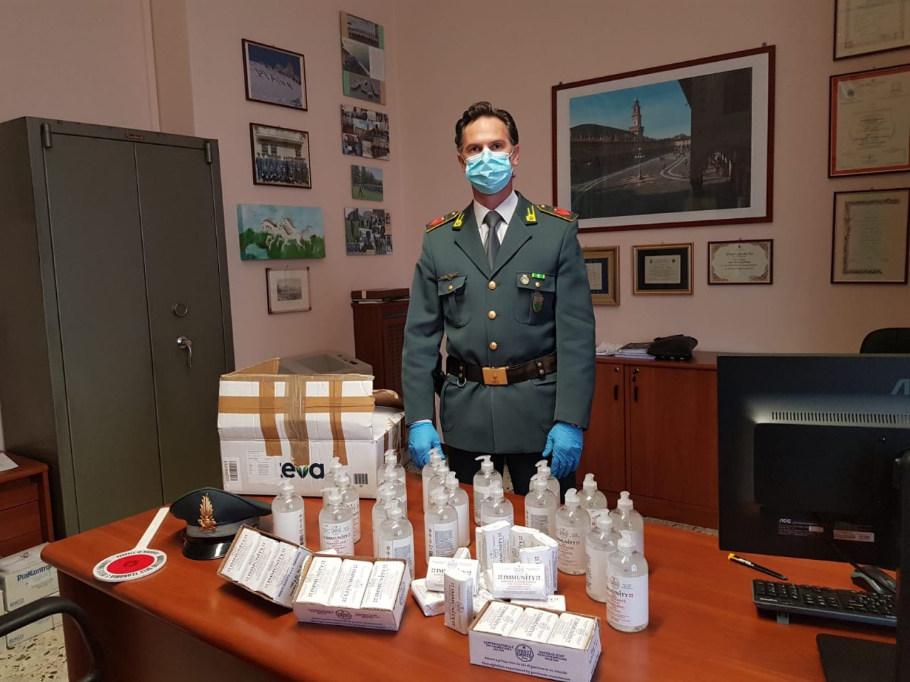 Vigevano: gel e saponette igienizzanti con rincari fino al 400%, denunciato farmacista
